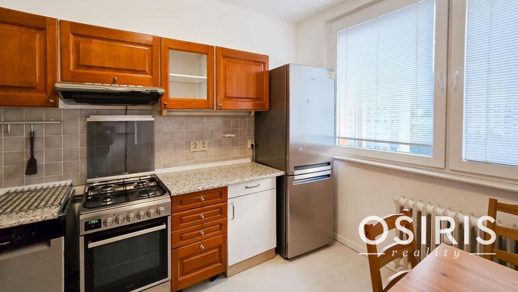 TOP PONUKA-Priestranný 3-izbový byt s balkónom v zelenej časti Dúbravky