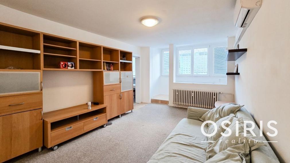 TOP PONUKA-Priestranný 3-izbový byt s balkónom v zelenej časti Dúbravky