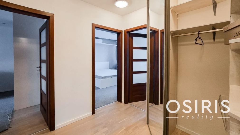 TOP PONUKA-Priestranný 3-izbový byt s balkónom v zelenej časti Dúbravky