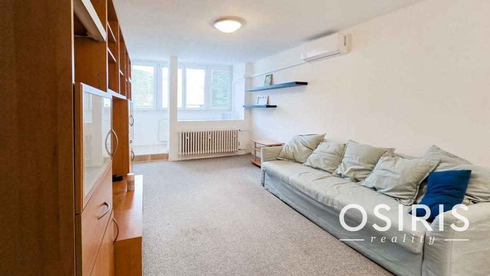 TOP PONUKA-Priestranný 3-izbový byt s balkónom v zelenej časti Dúbravky