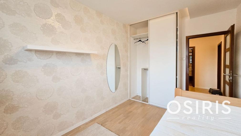 TOP PONUKA-Priestranný 3-izbový byt s balkónom v zelenej časti Dúbravky