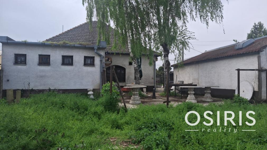 Rodinný dom na predaj v centre obce Košúty, vhodný na bývanie alebo podnikanie