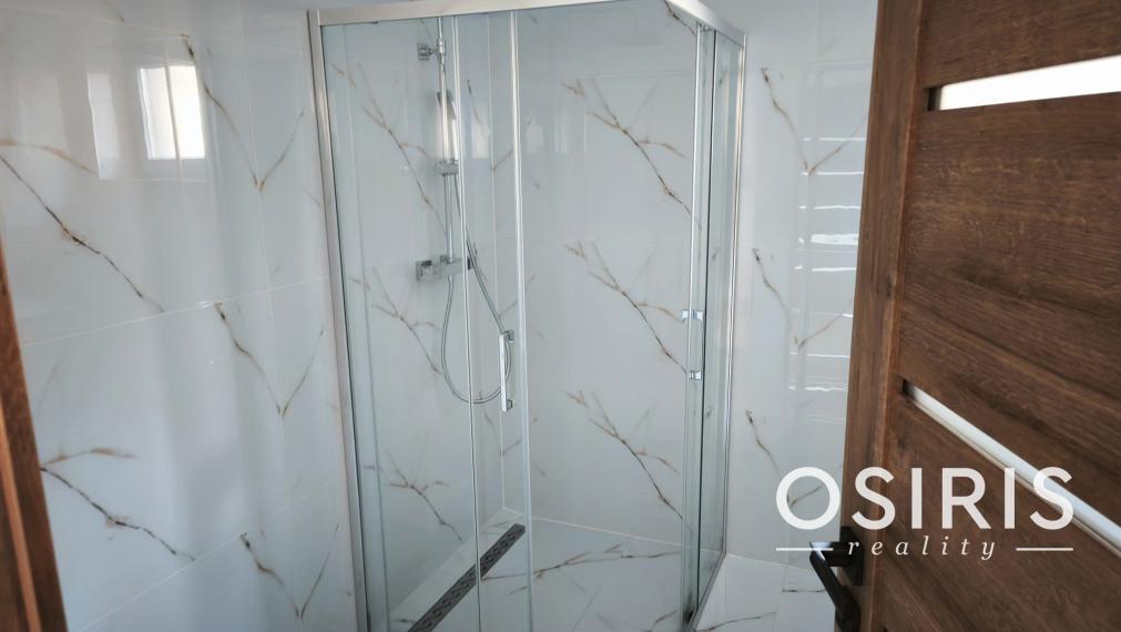 Moderný bungalov v pokojnej lokalite s veľkým pozemkom