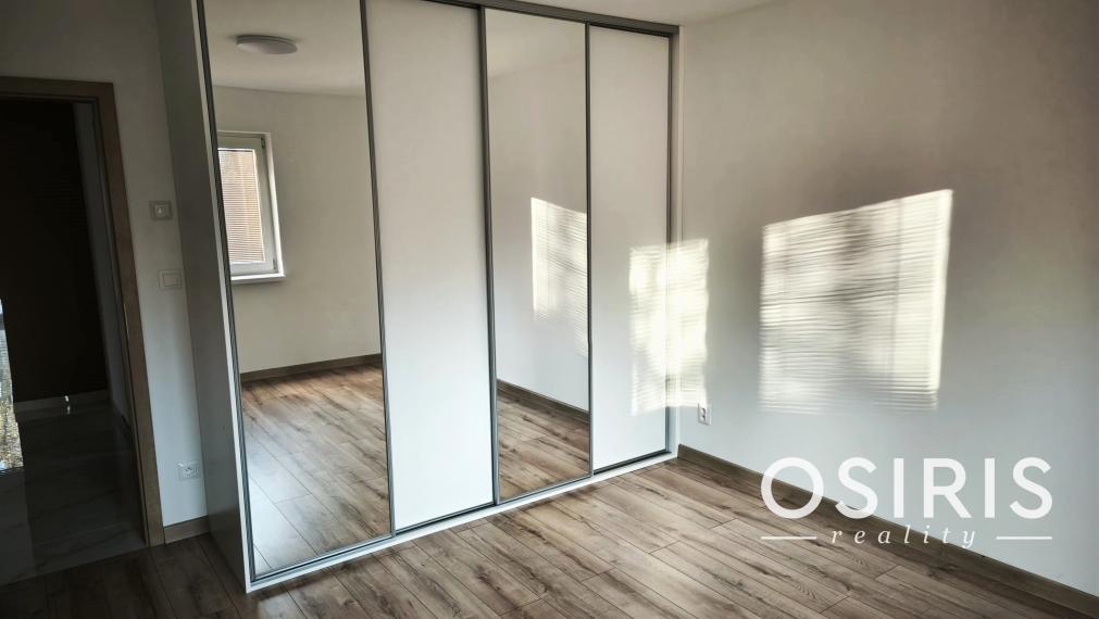 Moderný bungalov v pokojnej lokalite s veľkým pozemkom