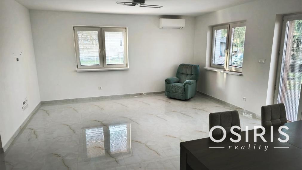 Moderný bungalov v pokojnej lokalite s veľkým pozemkom