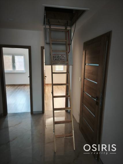 Moderný bungalov v pokojnej lokalite s veľkým pozemkom