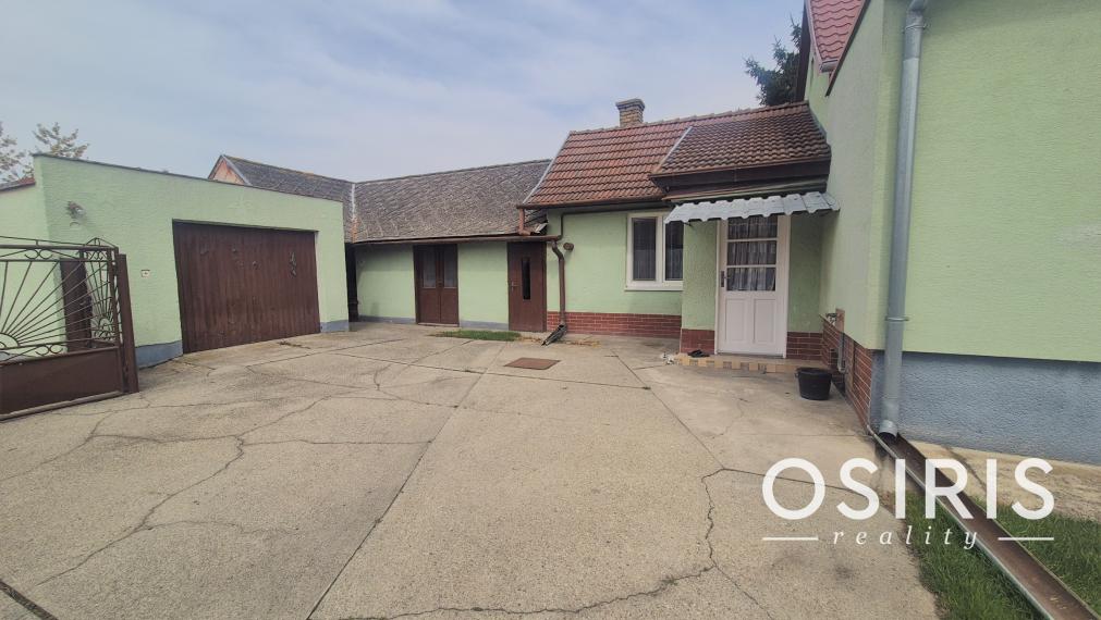 TOP PONUKA - Rodinný dom s veľkým pozemkom v obci Nekyje na Ostrove