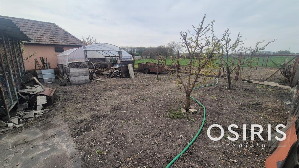 TOP PONUKA - Rodinný dom s veľkým pozemkom v obci Nekyje na Ostrove