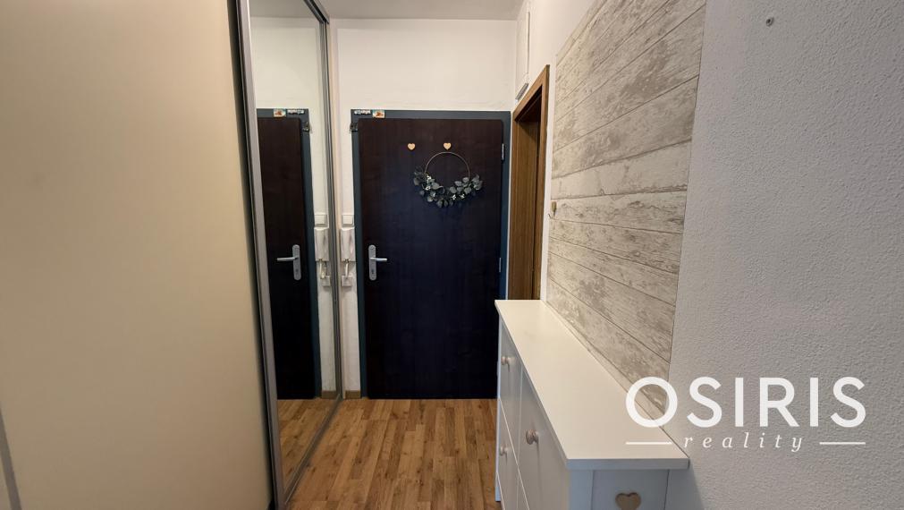 Klimatizovaný moderný 2-izbový byt s balkónom, parkovacie miesto, Galanta