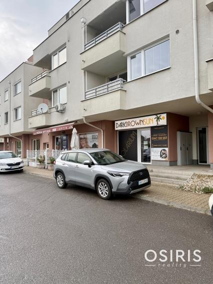 Obchodný priestor na lukratívnom mieste pri hlavnej ceste