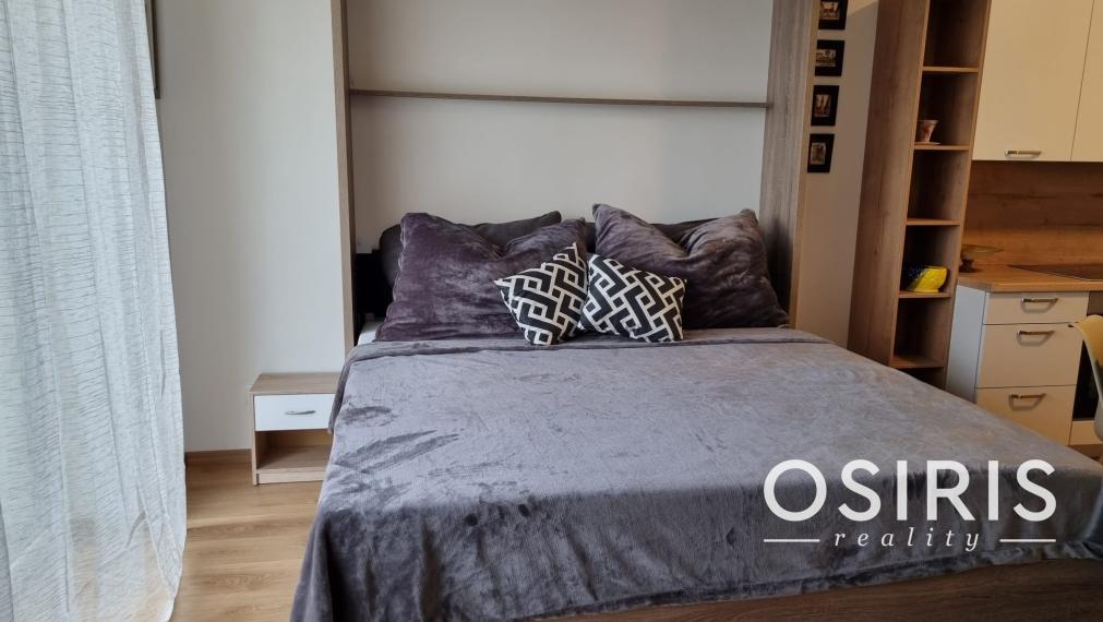 Krásny, kompletne zariadený 1 izb. byt s balkónom a parkovacím  miestom