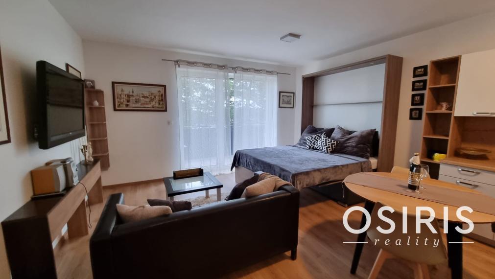 Krásny, kompletne zariadený 1 izb. byt s balkónom a parkovacím  miestom