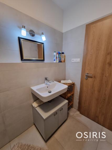 Krásny, kompletne zariadený 1 izb. byt s balkónom a parkovacím  miestom