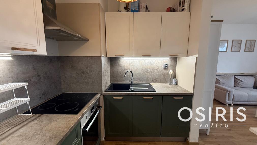 Moderný klimatizovaný 2-izbový byt s balkónom, novostavba 2019, parkovacie miesto