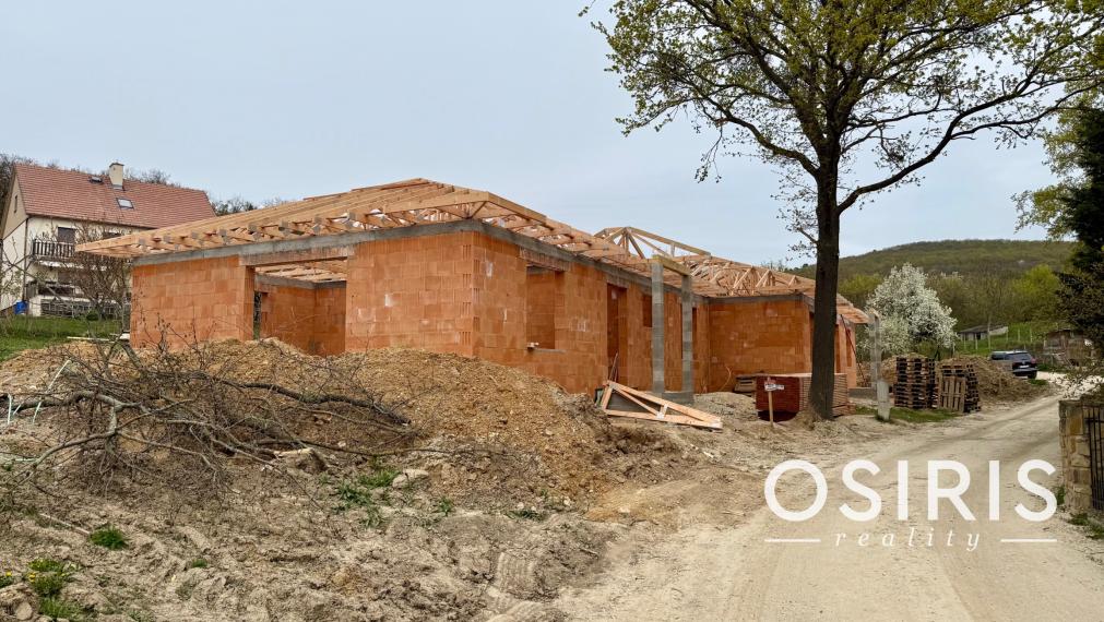 Exkluzívne bývanie pod Zoborom – moderný 4-izbový bungalov