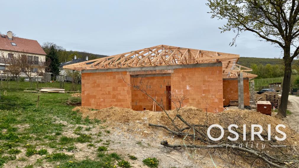 Exkluzívne bývanie pod Zoborom – moderný 4-izbový bungalov