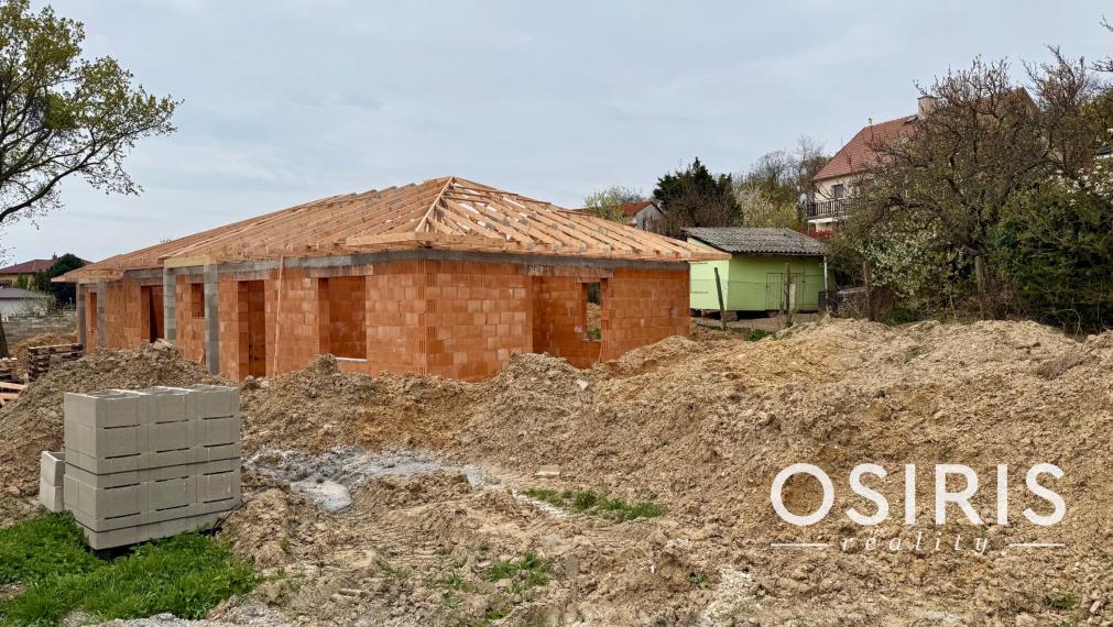 Exkluzívne bývanie pod Zoborom – moderný 4-izbový bungalov