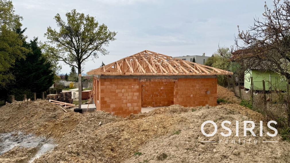 Exkluzívne bývanie pod Zoborom – moderný 4-izbový bungalov