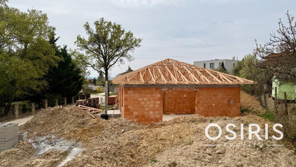 Exkluzívne bývanie pod Zoborom – moderný 4-izbový bungalov