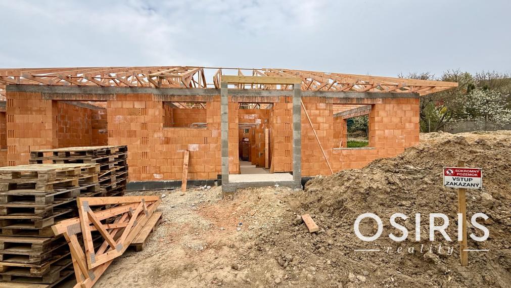 Exkluzívne bývanie pod Zoborom – moderný 4-izbový bungalov