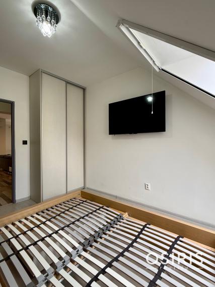 Veľký, kompletne zariadený 3 izbový byt s garážovým miestom