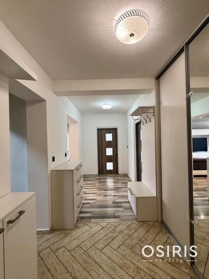 Veľký, kompletne zariadený 3 izbový byt s garážovým miestom