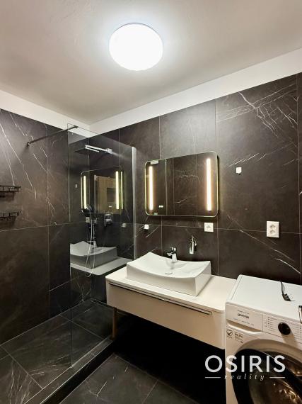 Veľký, kompletne zariadený 3 izbový byt s garážovým miestom