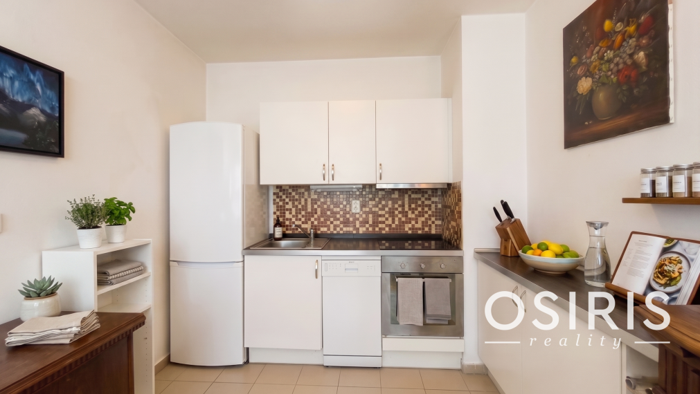 Priestranný 3-izbový byt s garážovým státím, 2x balkón, pivnica