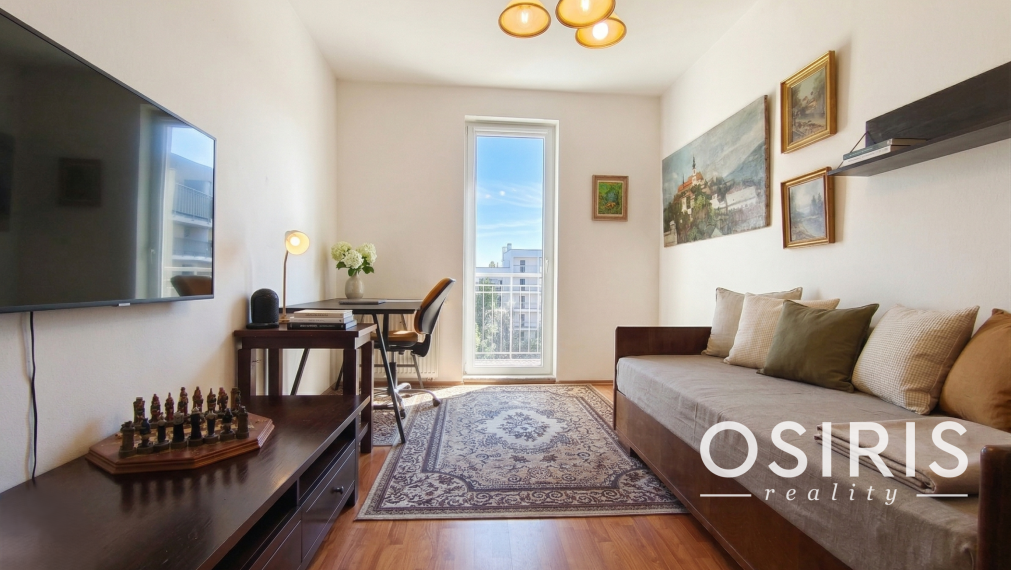 Priestranný 3-izbový byt s garážovým státím, 2x balkón, pivnica