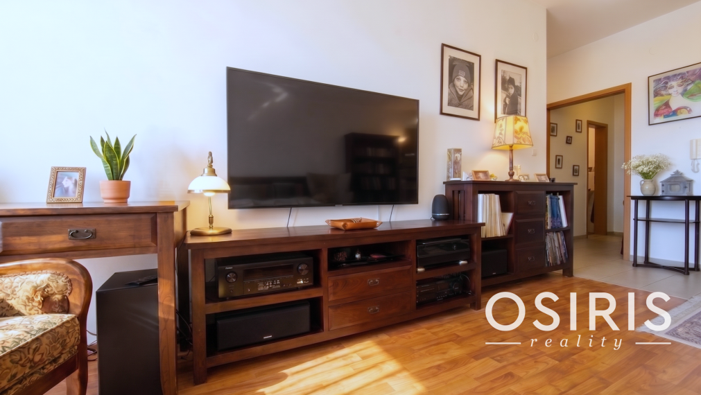 Priestranný 3-izbový byt s garážovým státím, 2x balkón, pivnica