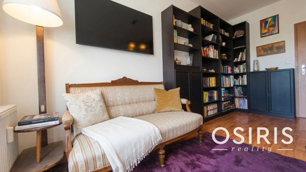 Priestranný 3-izbový byt s garážovým státím, 2x balkón, pivnica