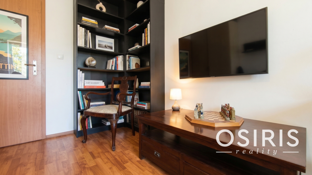 Priestranný 3-izbový byt s garážovým státím, 2x balkón, pivnica