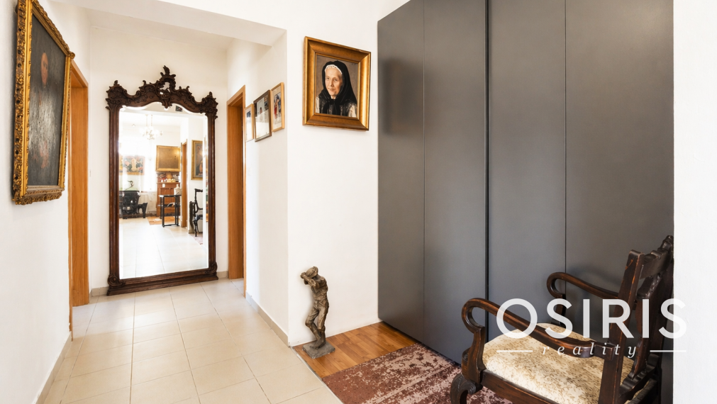 Priestranný 3-izbový byt s garážovým státím, 2x balkón, pivnica