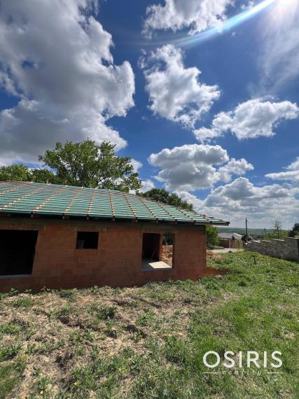 Exkluzívne bývanie pod Zoborom – moderný 4-izbový bungalov