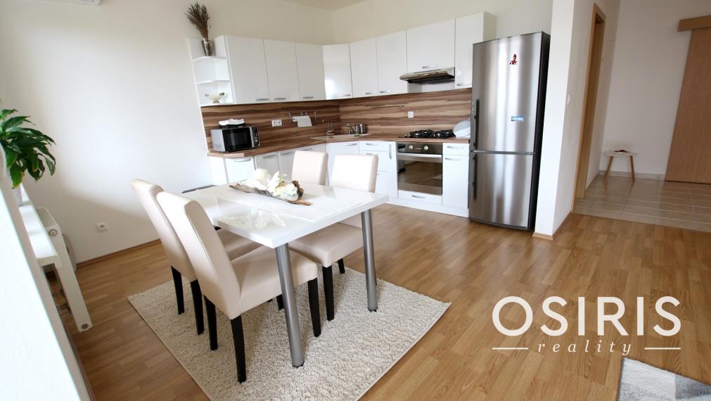 Klimatizovaný, 2i byt, šatník, garážový box v cene, Pezinok