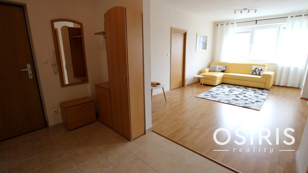 Klimatizovaný, 2i byt, šatník, garážový box v cene, Pezinok