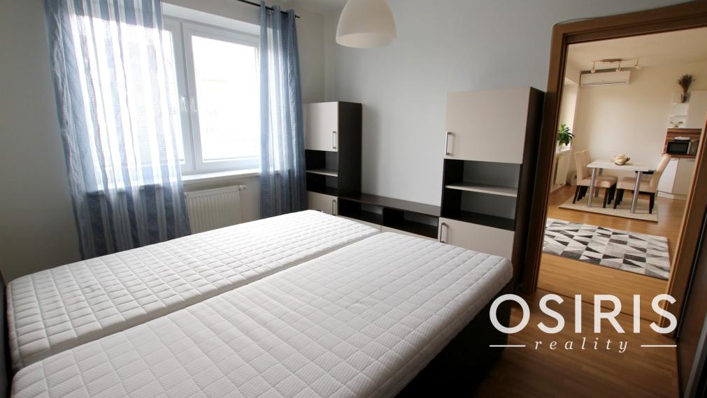 Klimatizovaný, 2i byt, šatník, garážový box v cene, Pezinok