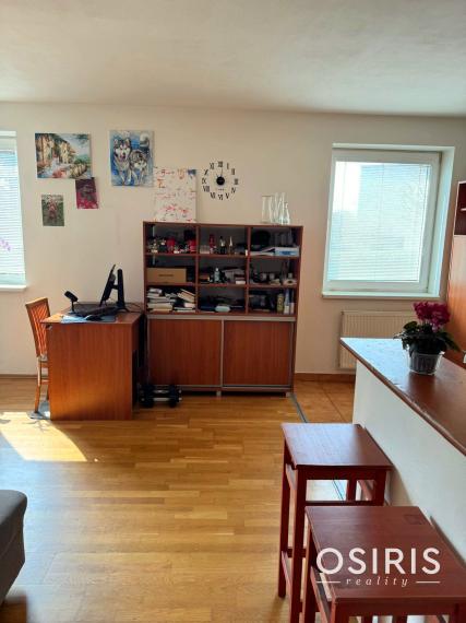 Na prenájom: Svetlý 2-izbový byt s veľkým zastrešeným balkónom v Rovinke – len pár minút od Bratislavy