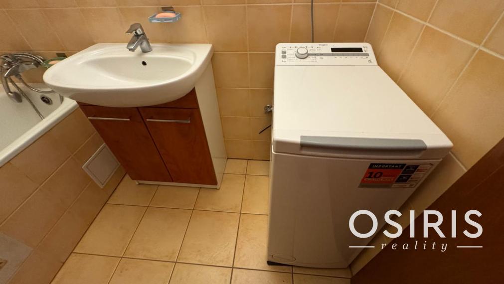 Na prenájom: Svetlý 2-izbový byt s veľkým zastrešeným balkónom v Rovinke – len pár minút od Bratislavy