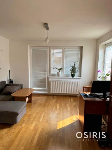 Na prenájom: Svetlý 2-izbový byt s veľkým zastrešeným balkónom v Rovinke – len pár minút od Bratislavy