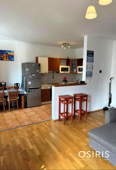 Na prenájom: Svetlý 2-izbový byt s veľkým zastrešeným balkónom v Rovinke – len pár minút od Bratislavy