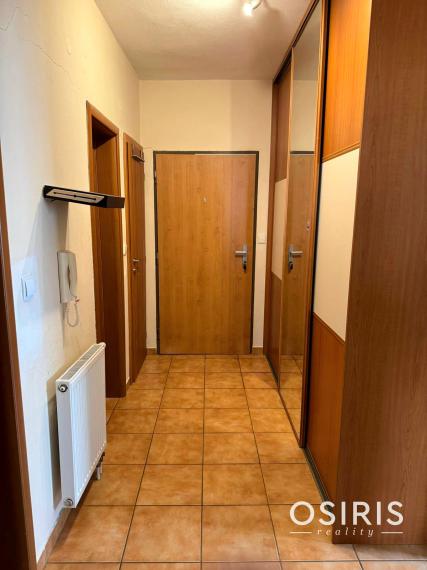 Na prenájom: Svetlý 2-izbový byt s veľkým zastrešeným balkónom v Rovinke – len pár minút od Bratislavy