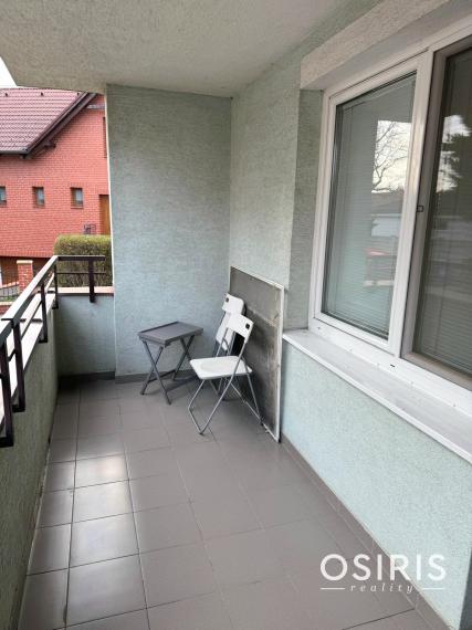 Na prenájom: Svetlý 2-izbový byt s veľkým zastrešeným balkónom v Rovinke – len pár minút od Bratislavy