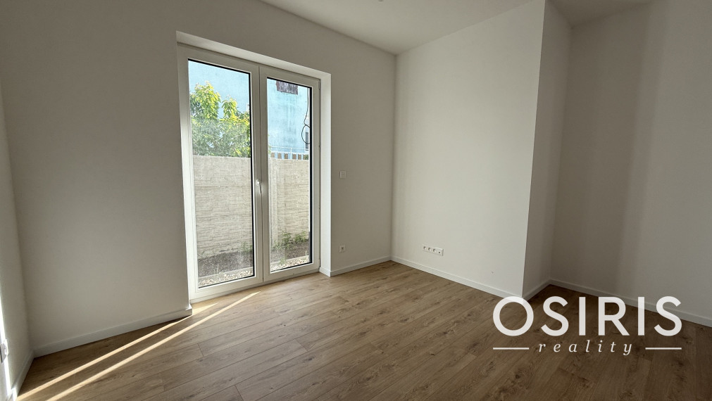 Moderný 5-izbový rodinný dom so záhradou a terasou, Orechová Potôň