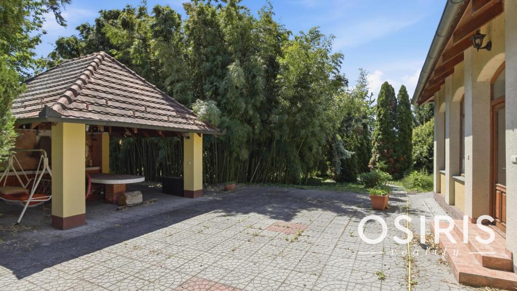 Na predaj exkluzívny 7-izbový trojpodlažný rodinný dom s wellness a bazénom – Blažov / Kútniky