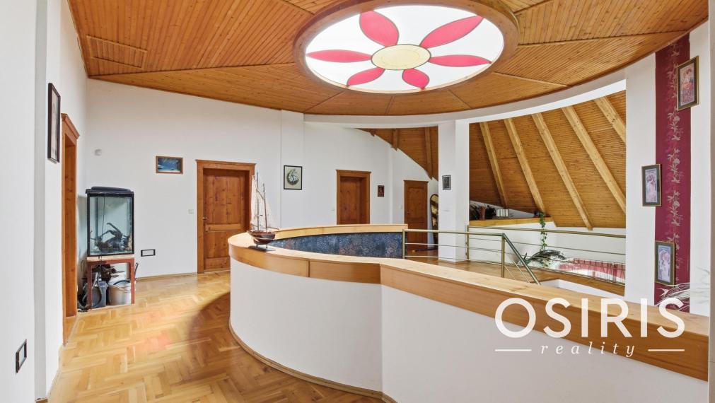 Na predaj exkluzívny 7-izbový trojpodlažný rodinný dom s wellness a bazénom – Blažov / Kútniky