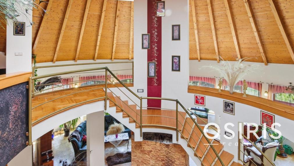 Na predaj exkluzívny 7-izbový trojpodlažný rodinný dom s wellness a bazénom – Blažov / Kútniky