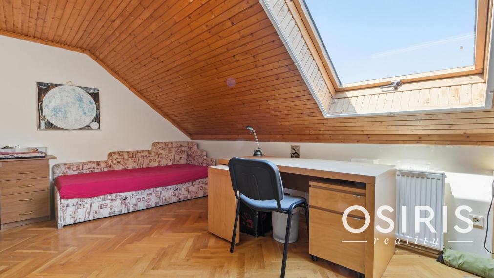 Na predaj exkluzívny 7-izbový trojpodlažný rodinný dom s wellness a bazénom – Blažov / Kútniky