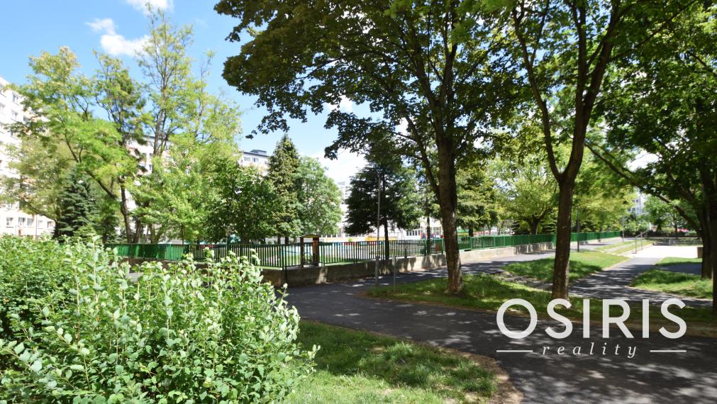 4-izb. byt po rekonštrukcii, 3 samostatné izby, loggia - Jasovská ul., Petržalka