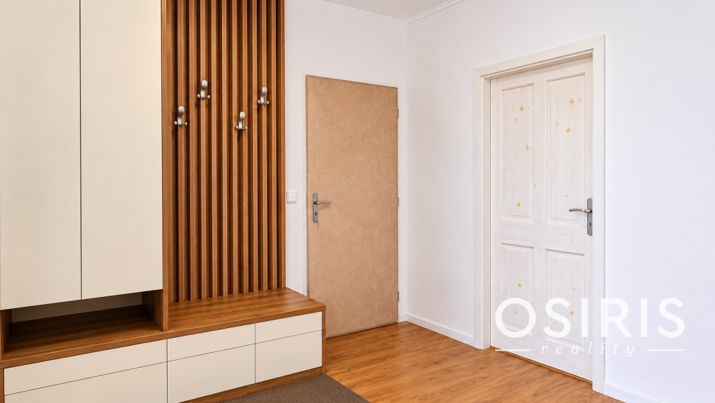 4-izb. byt po rekonštrukcii, 3 samostatné izby, loggia - Jasovská ul., Petržalka